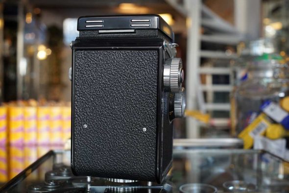 Yashica D TLR camera with leather case, OUTLET