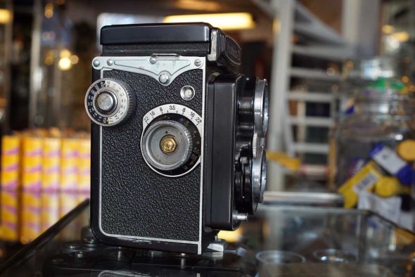 Yashica D TLR camera with leather case, OUTLET