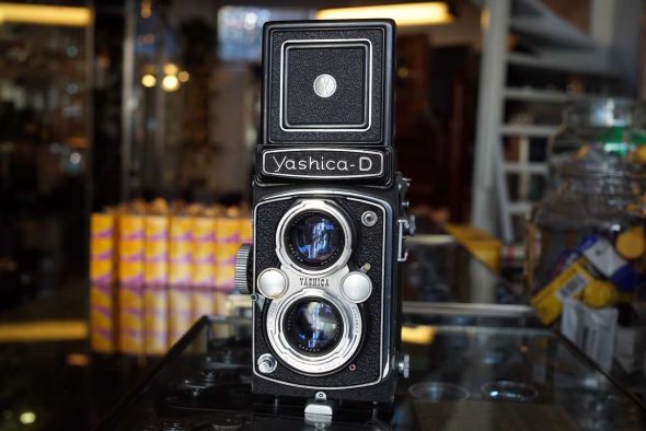 Yashica D TLR camera with leather case, OUTLET