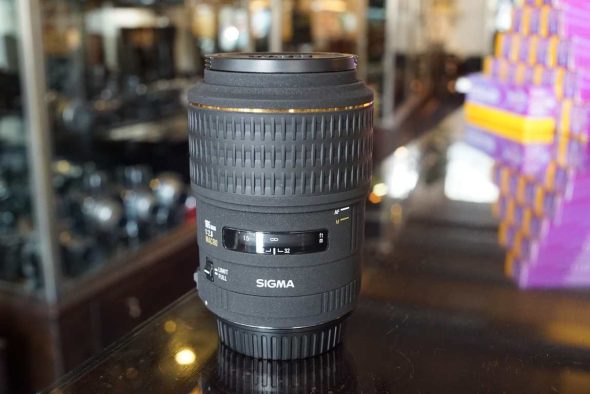 Sigma AF 105mm F/2.8 EX macro lens for Canon EF-mount, OUTLET