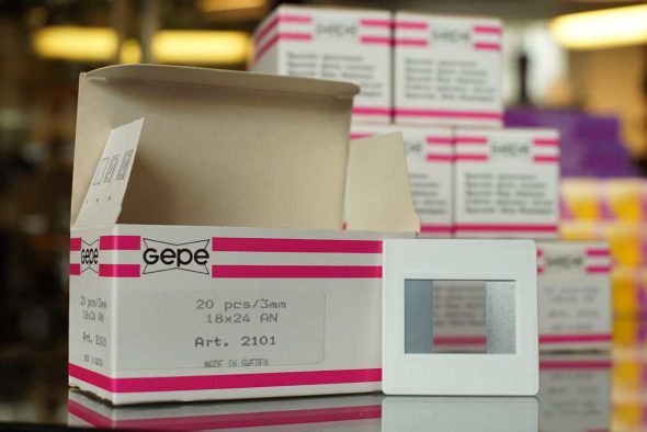 Lot of 200x Gepe 2101 Slide frames with 18x24mm mask