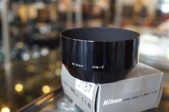 Nikon HN-7 Screw in lenshood for 85mm F/1.8, boxed