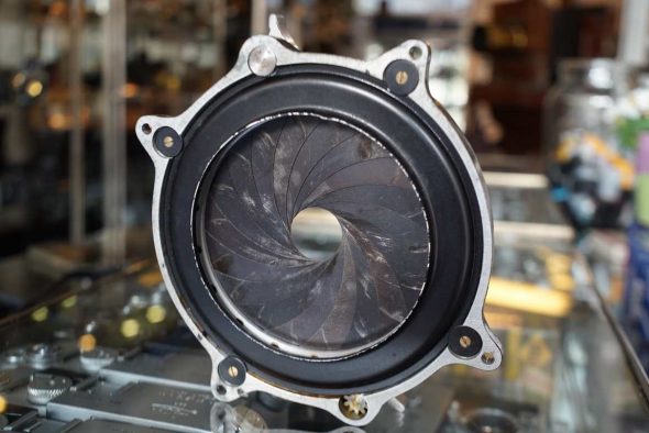 Universal iris mount clamp for brass / LF lenses