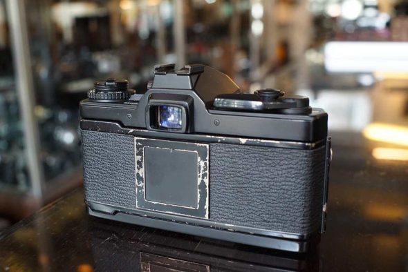Olympus OM-4 black + OM 50mm F/1.8 lens