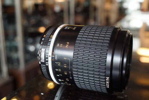 Nikon Micro-Nikkor 105mm F/2.8 AI-S lens