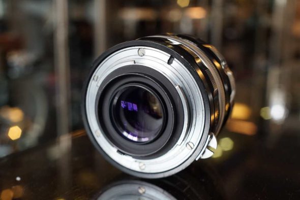 Nikon Nikkor-P 105mm F/2.5 non-AI lens