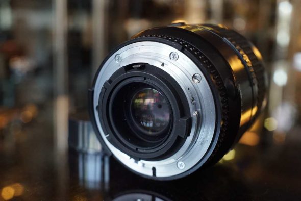 Nikon AF Micro Nikkor 60mm F/2.8 lens