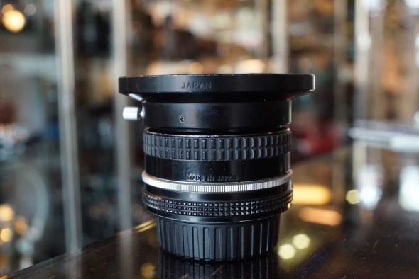 Nikon Nikkor 20mm F/3.5 AI + HK-6 lenshood