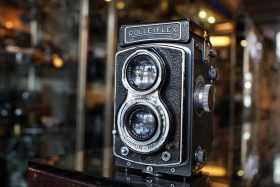 Rolleiflex TLR camera with Tessar 75mm F/3.5 lens, worn, OUTLET