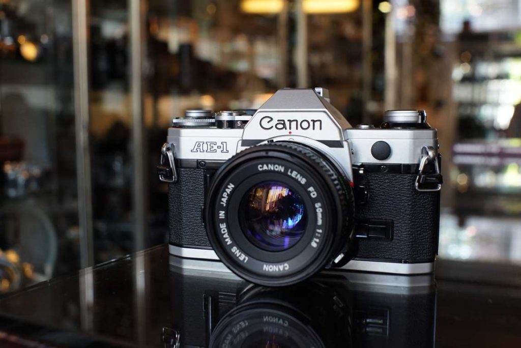 Canon AE-1 chrome + nFD 50mm f/1.8 lens