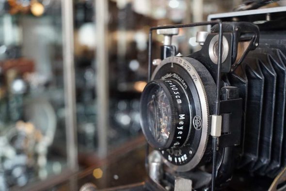 Meyer Trioplan 2.9 / 10,5cm lens on Wirgin Gewir 6.5x9cm plate camera
