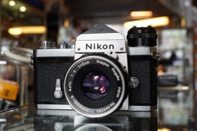 Nikon F chrome with Plain Prism + Nikkor-s 50mm F/2 lens