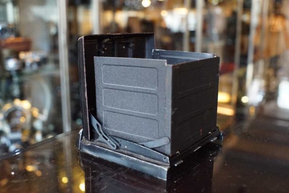 Mamiya waist level finder for RB67 with issues. OUTLET