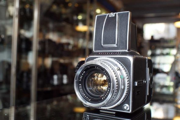 Hasselblad 500C chrome + Carl Zeiss 80mm F/2.8 Planar & C12 back, service camera no.96