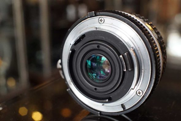 Nikon Nikkor 20mm F/3.5 AI-S + HK-6 lenshood