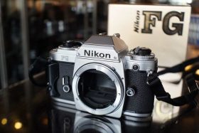 Nikon FG silver body, boxed, OUTLET