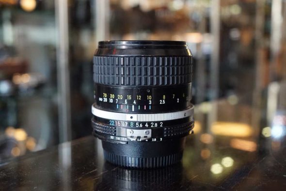 Nikon Nikkor 85mm F/2 AI lens