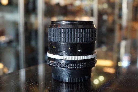 Nikon Nikkor 85mm F/2 AI lens