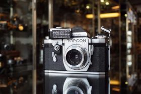 Topcon RIII + meter + Schneider Isogon 4.5 / 4cm lens