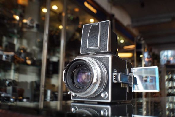 Hasselblad 1000F + Carl Zeiss Tessar 2.8 / 80mm