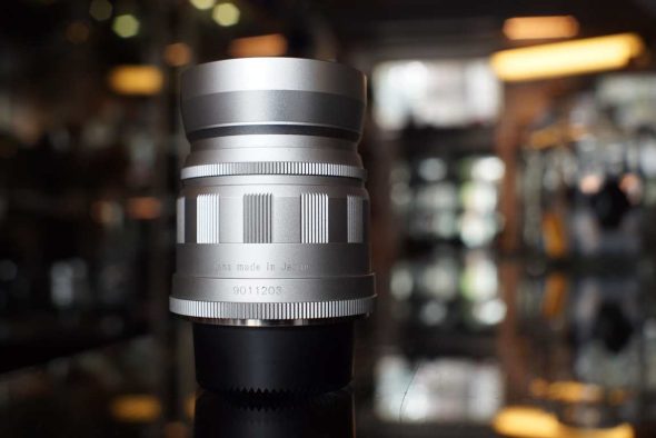 Voigtlander 75mm F/2.5 Color-Heliar LTM lens silver