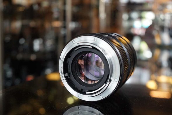 Leica Elmarit-R 90mm F/2.8, 2-cam version, built in hood
