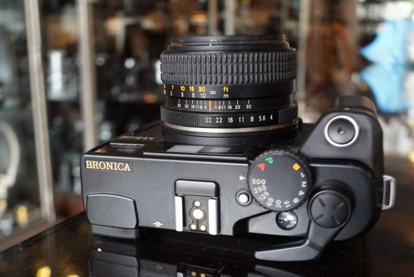 Bronica RF645 body + Zenzanon 65mm F/4 lens, boxed