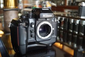 Nikon F4 + MB-21, OUTLET