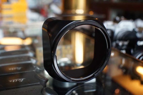 Hasselblad B50 lenshood for 80mm Planar lens