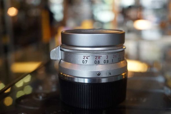 Leica Summaron 35mm F/2.8 lens chrome, M-mount