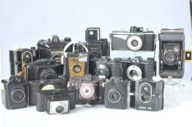 Big lot of beautiful bakelite cameras. Collectors dream, 15x