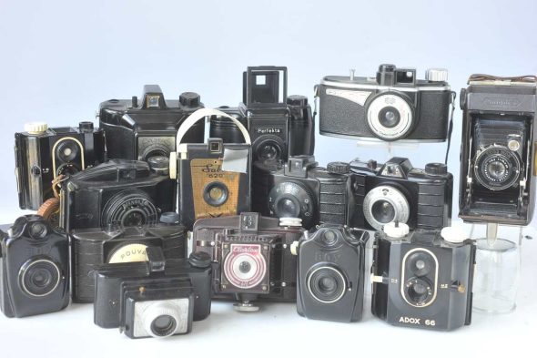 Big lot of beautiful bakelite cameras. Collectors dream, 15x