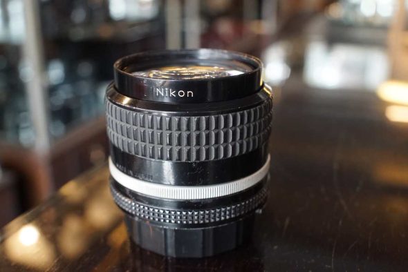 Nikon Nikkor 35mm F/2 AI-S, worn
