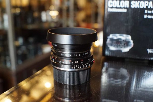 Voigtlander Color Skopar 35mm F/2.5 M-mount + LN-4 lenshood