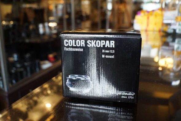 Voigtlander Color Skopar 35mm F/2.5 M-mount + LN-4 lenshood