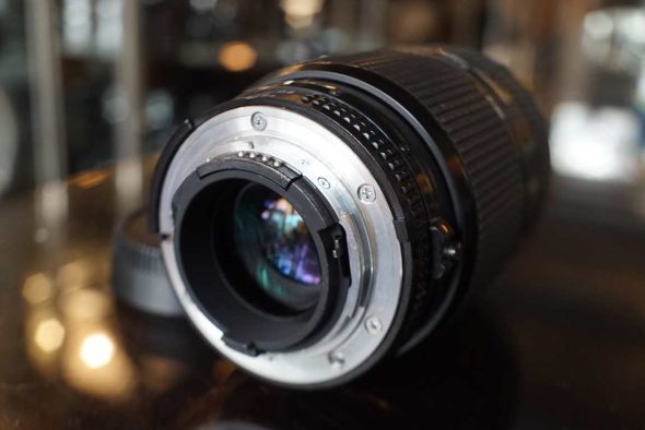 Nikon AF Nikkor 35-70mm F/2.8 autofocus zoomlens, worn