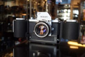 Nikon F + 250 film back + Nikkor-S 1:1.4 / 50mm