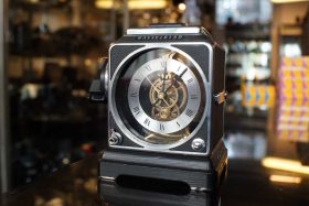 Hasselblad 500C/M camera clock, collectible time piece