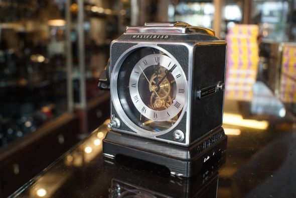 Hasselblad 500C/M camera clock, collectible time piece