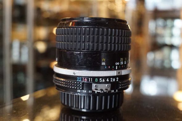 Nikon Nikkor 85mm F/2 AI lens