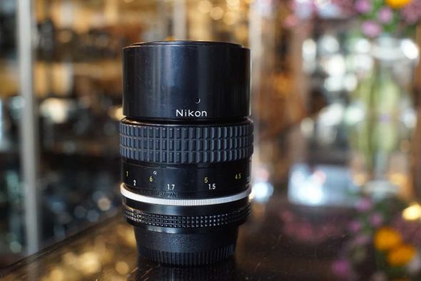 Nikon Nikkor 135mm F/2.8 AI lens