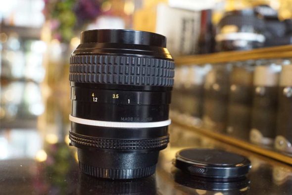 Nikon Nikkor 105mm F/2.5 AI lens, boxed