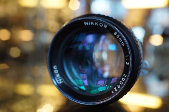 Nikon Nikkor 85mm F/2 AI, small issue