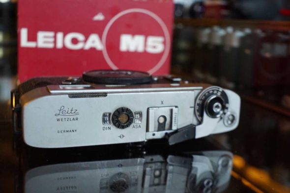Leica M5 chrome 2-lug body, boxed, OUTLET