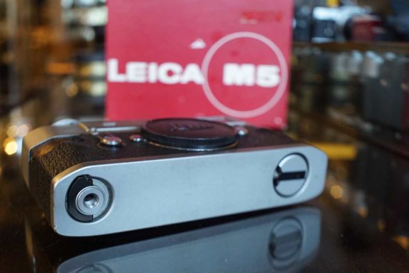 Leica M5 chrome 2-lug body, boxed, OUTLET