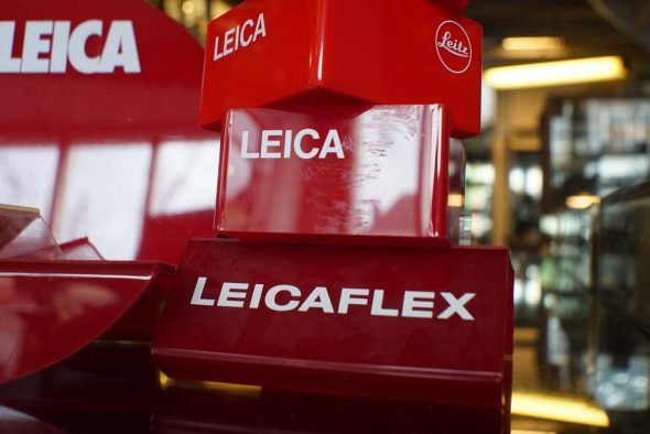 Leica display stands in red, various versions, 6 pieces