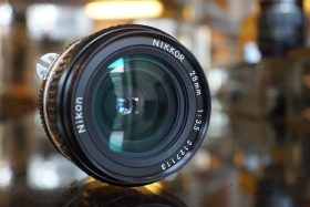 Nikon Nikkor 28mm F/3.5 AI-S wide angle lens, oily aperture