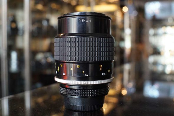 Nikon Micro-Nikkor 105mm 1:4 AI lens