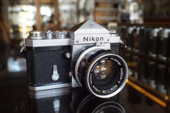 Nikon F with Plain Prism Finder chrome + Nikkor-s 35mm F/2.8 lens, early kit