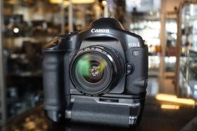 Canon EOS-1V HS + Canon EF 35mm f/2